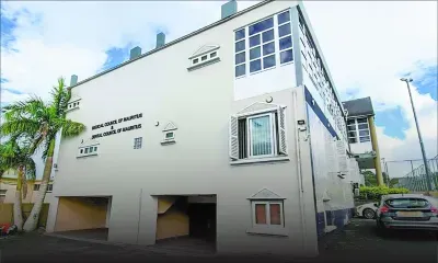 Exclu de l’ordre professionnel en 2025 : la Cour suprême rejette la demande d’injonction d’un dentiste 