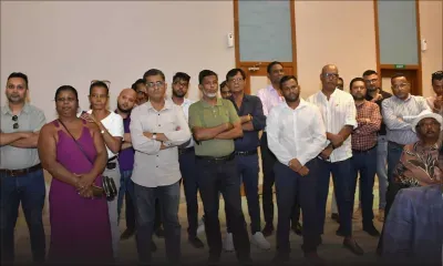 MMM : Le leader temporise face à sa base et sa direction