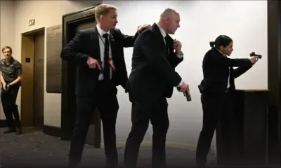 Trump évacué après des tirs au dîner des correspondants de la Maison Blanche