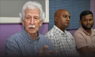 Paul Bérenger critique Reza Uteem lors du régional du MMM au no 19