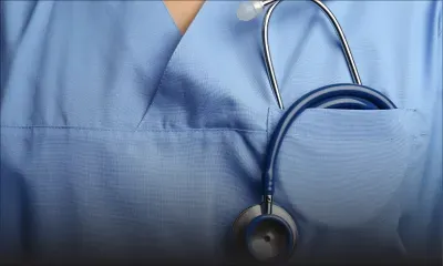 Il prétend que son frère est malade : un homme et son complice attaquent sauvagement un médecin de 77 ans en pleine journée à Coromandel