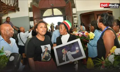 Mgr Jean Michaël Durhône rend hommage à Ras Natty Baby