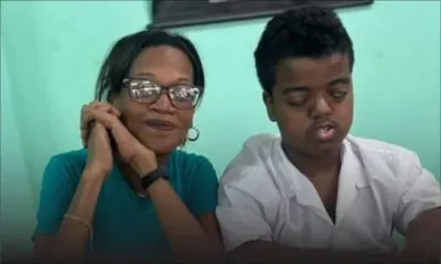Aveugle depuis 10 ans : à 14 ans, Keyanne Jean défie l’obscurité et impressionne tout un collège