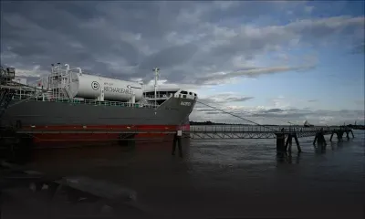 Trump suspend son opération d'escorte de navires à Ormuz, dans l'espoir d'un accord avec l'Iran