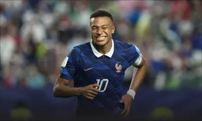 Mondial: sous la pluie, Mbappé répond à Messi