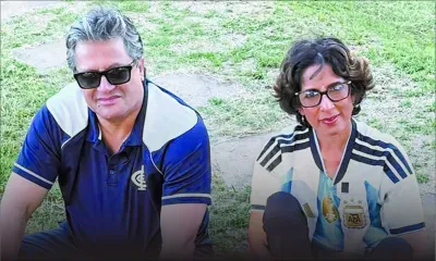 Le couple aux deux maillots