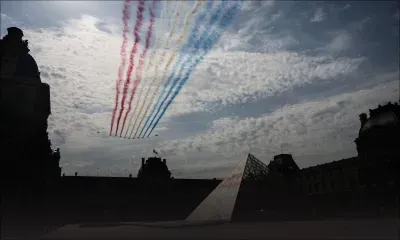 14-Juillet: le défilé aérien au-dessus des Champs-Elysées