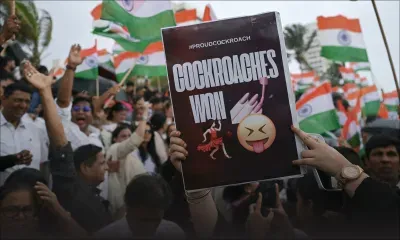 Inde : scènes de joie après la démission du ministre de l'Éducation