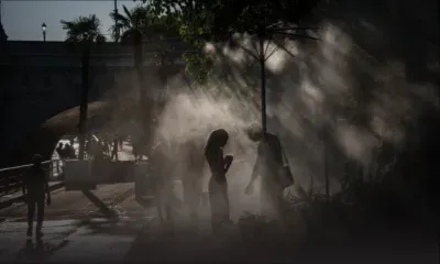 Canicule: la France suffoque, Paris et une vingtaine de départements voient rouge