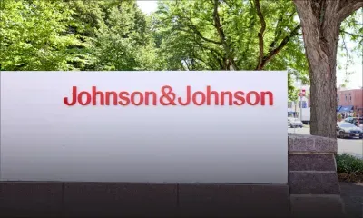 Talc et cancer : Johnson & Johnson propose 5,5 milliards de dollars pour clore la bataille judiciaire