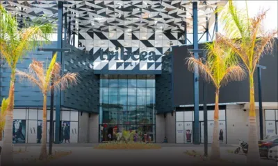 Tribeca Mall : un homme porte secours à une mère et son enfant après une chute sur un escalier roulant