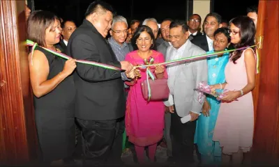 Allégation de débauchage : Pravind Jugnauth invite Xavier-Luc Duval à porter plainte 