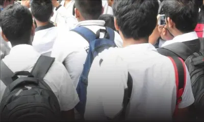 Il ne peut être à l’heure au collège à cause de l’horaire des autobus de la localité