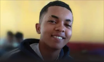 Ludovic, collégien, fait de petits boulots pour aider sa mère cancéreuse