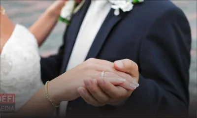 Quatre mariages et une amende pour un couple qui voulait profiter des congés 