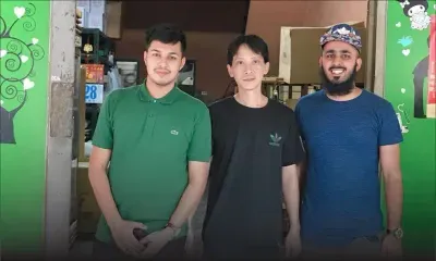 Salon insolite : les jumeaux Golam Hassen servent du thé dans des ampoules