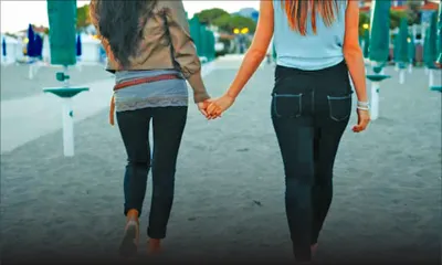 Lesbianisme dans les collèges : une tendance qui inquiète les parents