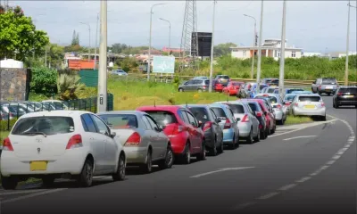 «Eye-sore» à Ébène : la Cybercité défigurée par le parking sauvage