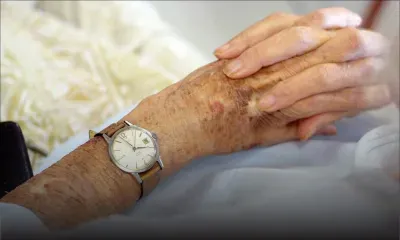 Ligotée avec un mouchoir : à 98 ans, elle parvient à faire fuir une voleuse