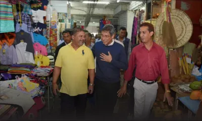Visite de Xavier-Luc Duval au Marché central de Port-Louis
