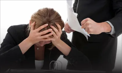 Situation délicate: une femme sur le point de divorcer «harcelée» au travail