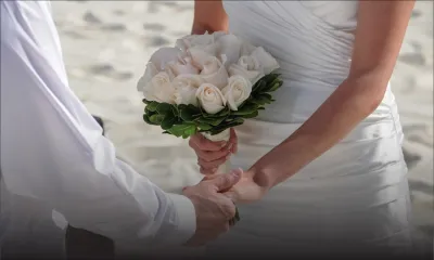 Radio Plus: 14 ans, 14 février… 14 couples se diront oui sur la plage