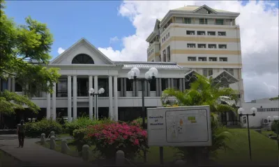 Lecturers travaillant pour d’autres institutions: la direction de l’UoM assouplit les règlements