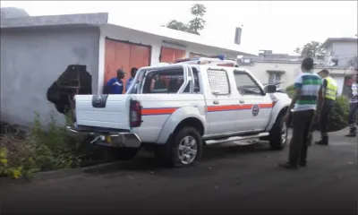 [Vidéo] St-Pierre: un véhicule de la police termine sa course contre un mur