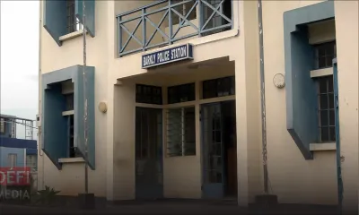 Devant le poste de police de Barkly : une bande rivale mutile un homme à coups de sabre