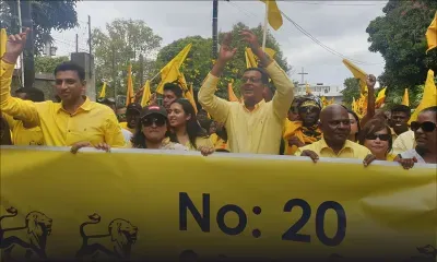 Nomination Day : Roshi Badhain, leader du Reform Party arrive au Nomination Centre du no 20