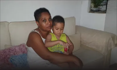 Le geste d’amour d’une maman courage : face au cancer, elle soutient Roan, 4 ans, en se rasant la tête
