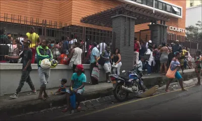 Demandes de compensations : postes de police et bureau de la Sécurité sociale pris d’assaut