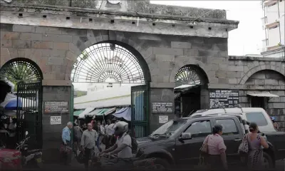 Au Marché central : Il souhaite récupérer ses deux étals