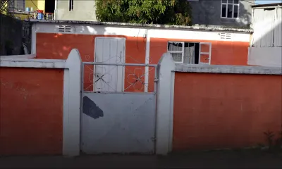 Mort d’un nourrisson de huit mois: fractures à la jambe et à la tête