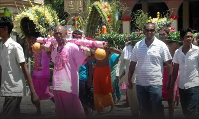 Thaipoosam Cavadee: rencontre avec deux familles