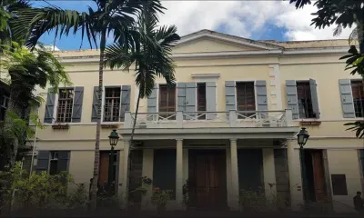 Incident devant la Cour suprême : il agresse son épouse avec un casque