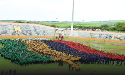 Plus grand drapeau national flottant humain : Maurice bat le record du monde