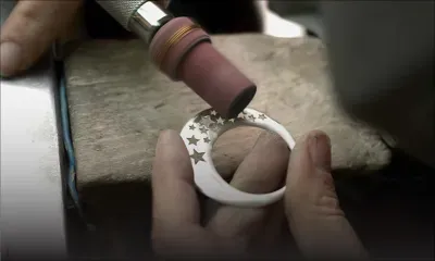 Tendance: Les bijoux en argent séduisent