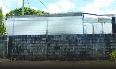 Montagne-Blanche: construction sur le mur mitoyen