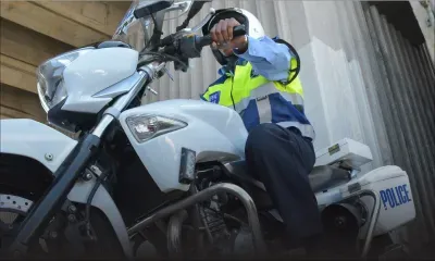 Une motarde de la police renversée par un chauffard ivre