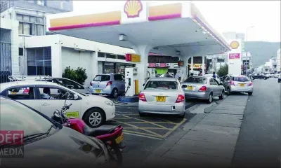 Increase in petrol price : government Resists Demands of Increase of Prices