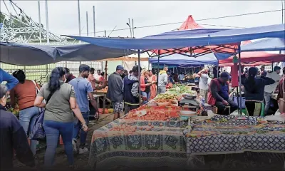 Foire de Mahébourg : jeux de persuasion et trésors étalés