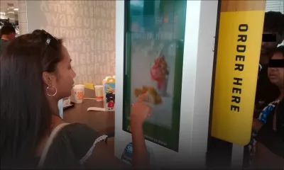 Restauration : McDonald’s passe à la borne automatique