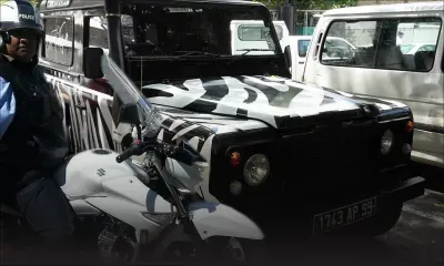 Mort d’un motard sur l’autoroute: le conducteur de la Land Rover arrêté