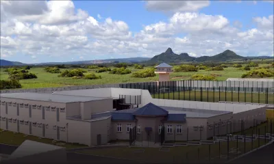 Melrose : frère et sœur arrêtés pour avoir balancé deux téléphones par-dessus le mur de la prison