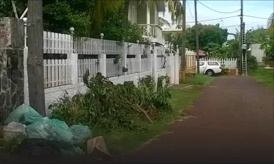 Baie-du-Tombeau: des déchets oubliés par la voirie