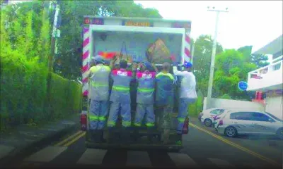 Collecte d’ordures à Curepipe: prudence, messieurs les éboueurs !