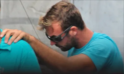 Le motard tué après un délit de fuite: le Français Nicolas Robert Falcou passe la nuit en cellule