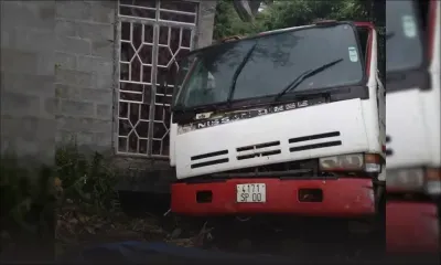 À Moka : une bétonneuse termine sa course contre une maison
