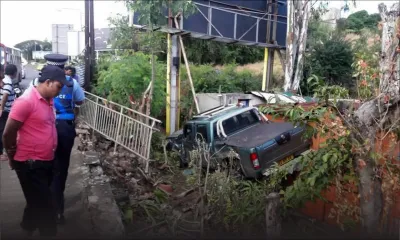 À Petite-Rivière: un 4x4 atterrit sur une maison